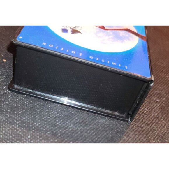 E.T. The Extra-Terrestrial Limited Edition VHS Tape Toy Universal Light Up - Picture 5 of 11